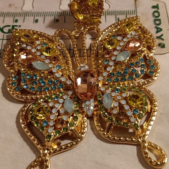 Akira Mega Statement Rhinestone And Gold Butterfly Post Earrings - Picture 8 of 8
